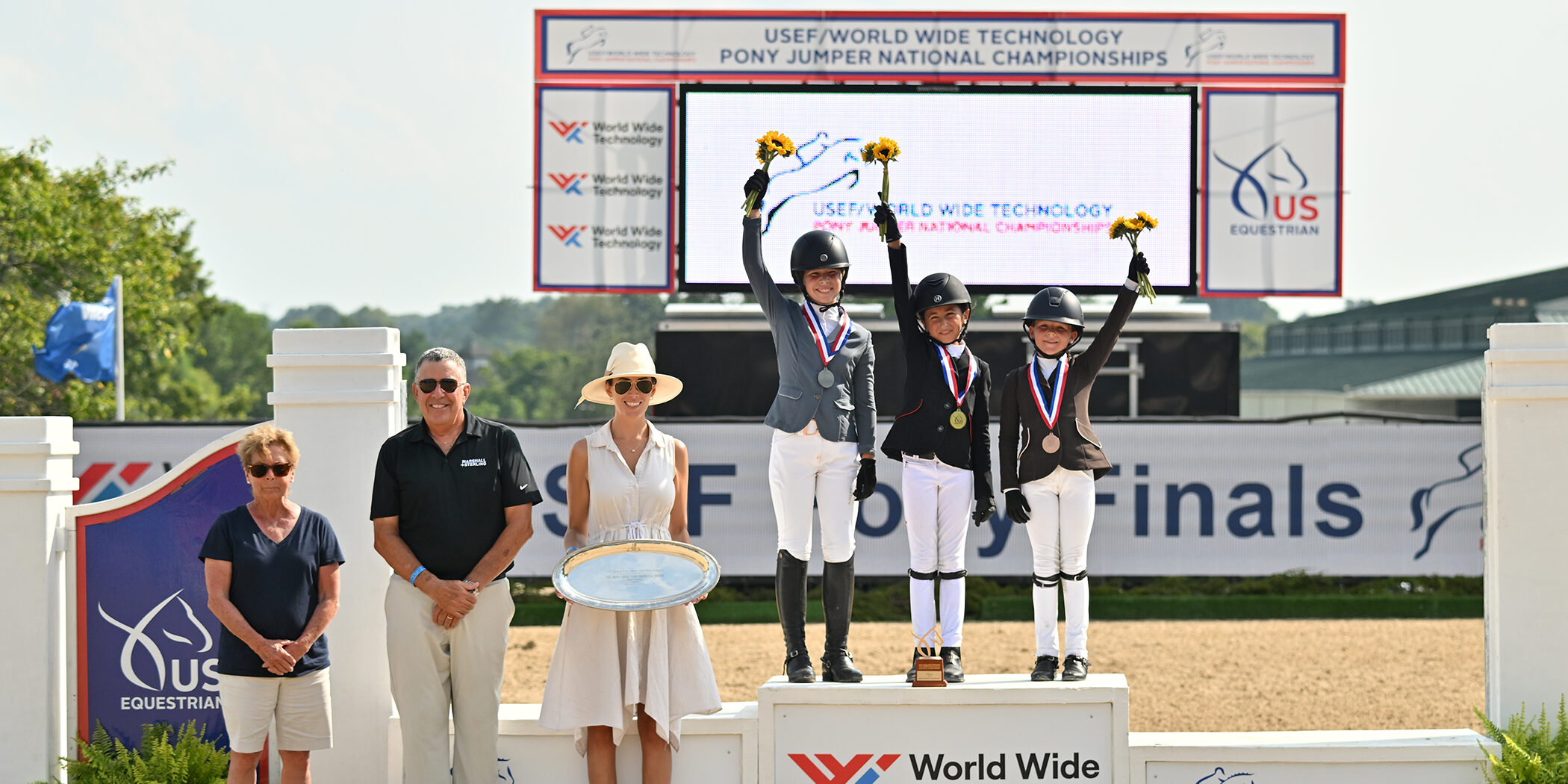 DSC_5652SmallPodium